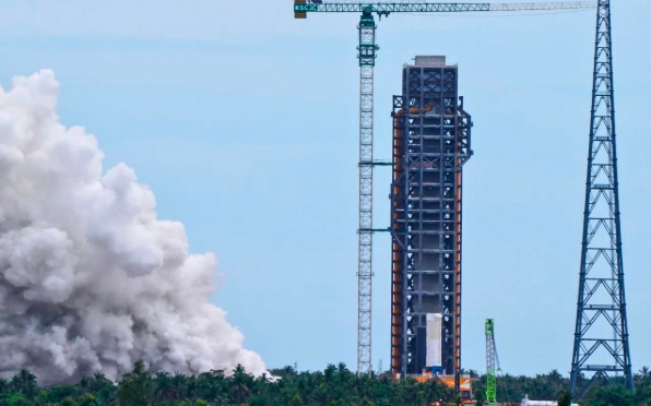 我國新一代載人運載火箭長征十號首次系留點火試驗取得圓滿成功