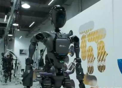 中國“智”造大放異彩 機(jī)器人產(chǎn)業(yè)迎來諸多“高光時刻”