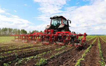 山西推動農(nóng)機向高端化智能化邁進 “智慧種地”遍布田間地頭