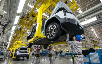 我國新能源汽車產(chǎn)銷量連續(xù)10年保持全球第一