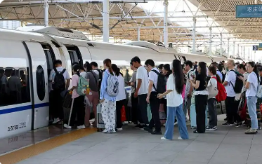 創(chuàng)歷史同期新高 1至8月全國鐵路發(fā)送旅客32億人次