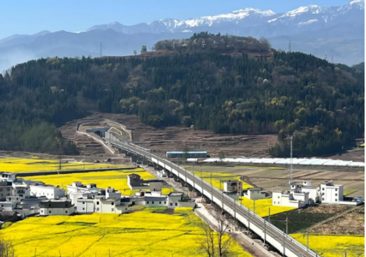 駐村幫扶故事 | 滿腔豪情駐鄉(xiāng)村，廣闊天地?zé)捈t心