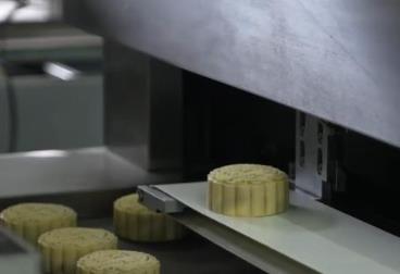 中秋月餅產(chǎn)銷兩旺！本地市場消費火熱 海外出口訂單激增