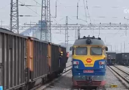 我國(guó)首條綠色供能鐵路項(xiàng)目正式投運(yùn)
