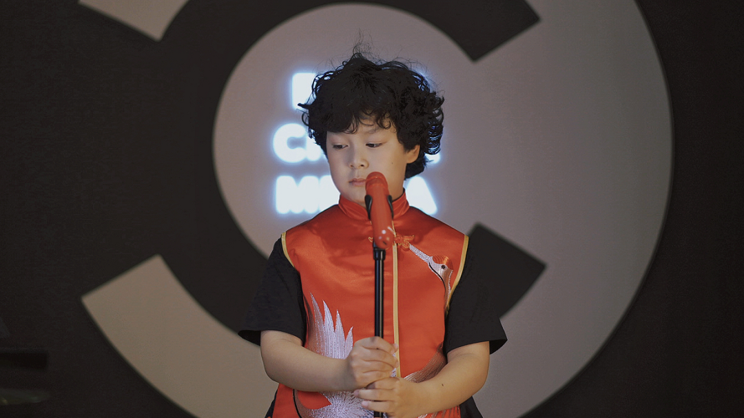 時尚承載責(zé)任：小鶴鶴“潮享日”公益秀矚目京城，少年龔喜演繹東方大美