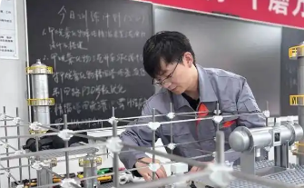 產(chǎn)業(yè)轉(zhuǎn)型帶火“新技能” 人才培養(yǎng)搭建“新通道”