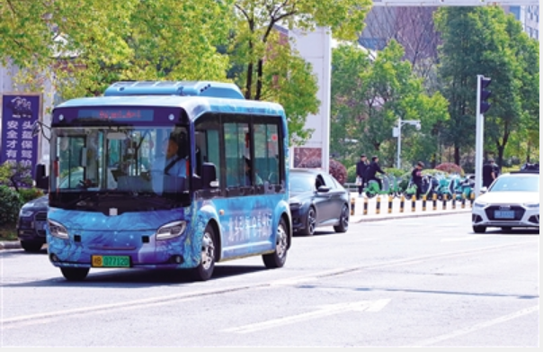 從厘米級(jí)定位到信號(hào)燈預(yù)測(cè) 北斗如何重塑全球“時(shí)空感知”