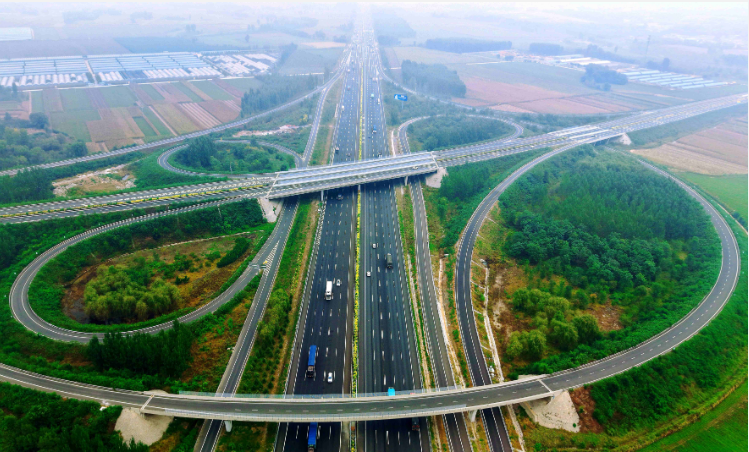 全國(guó)首條長(zhǎng)距離雙向十車道高速公路正式通車