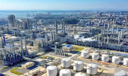 “一滴油”到“一片材料”，石油煉化智慧蝶變