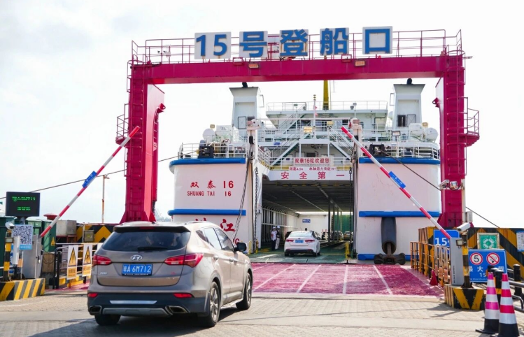 “雙節(jié)”期間中遠(yuǎn)海運護(hù)航77.9萬人次平安過海