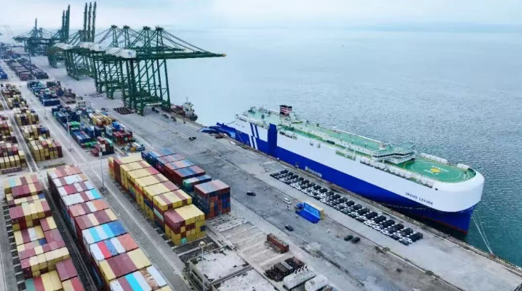 7000車位“蘭花領(lǐng)袖”號汽車滾裝船首航福建省福州港江陰港區(qū)