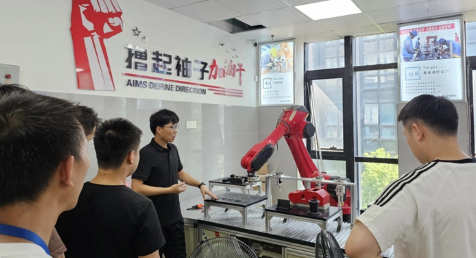 手握本科學歷，這些年輕人為何選擇“反向深造”？