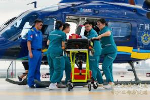 構(gòu)建低空醫(yī)療救援網(wǎng)，廣州已建立26條無(wú)人機(jī)運(yùn)輸航線、17家醫(yī)院設(shè)直升機(jī)起降點(diǎn)