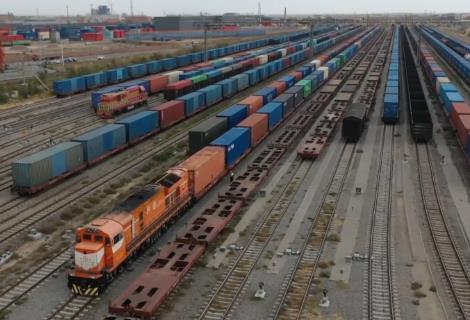 中歐班列中通道貨運(yùn)量突破2000萬(wàn)噸 開(kāi)行列數(shù)近2.1萬(wàn)列