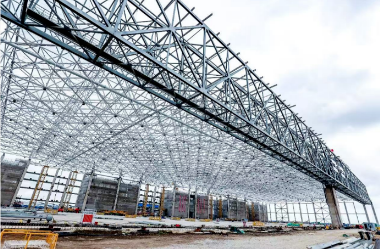 亞洲最大機庫網(wǎng)架平穩(wěn)就位