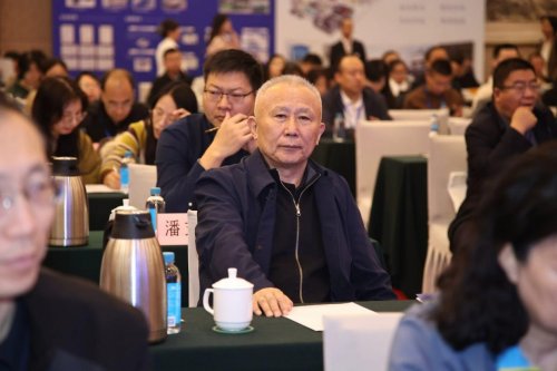 2025年零碳礦山太原論壇，君發(fā)科技董事長楊君廷分享瓦斯全濃度利用實踐