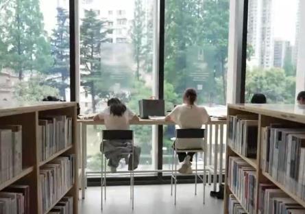 緩解“一座難求”，各地圖書館使出“暖心招”！服務(wù)升級(jí)提升讀者體驗(yàn)