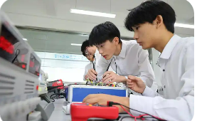 大學(xué)生“回爐”再造，職教“逆流”成新潮