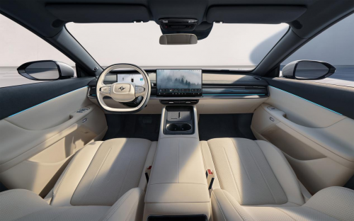 值得年輕人擁有的新能源轎車：鎖定東風(fēng)奕派 eπ007，好開還時髦