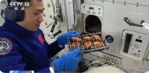 “太空廚房”裝備上新 這臺(tái)世界首創(chuàng)的爐子是如何誕生的？