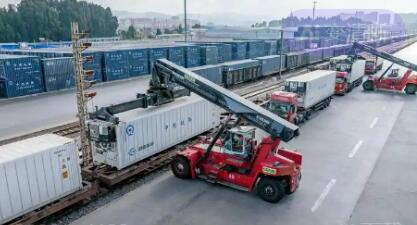 中老鐵路運(yùn)輸貨物突破7000萬(wàn)噸 今年以來(lái)實(shí)現(xiàn)大幅增長(zhǎng)