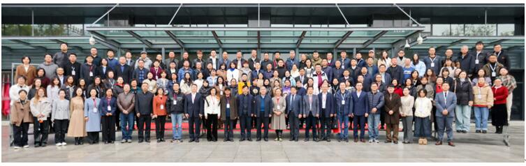 中國(guó)成人教育協(xié)會(huì)美育專業(yè)委員會(huì)2025年度工作會(huì)議暨“美育賦能o實(shí)踐創(chuàng)新”研討會(huì)在京成功舉辦