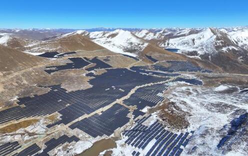 國家能源集團(tuán)海拔最高集中式光伏實(shí)現(xiàn)首批投產(chǎn)發(fā)電