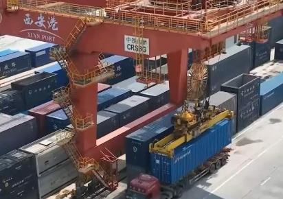 邁向“十五五” “鋼鐵駝隊(duì)”馳新程