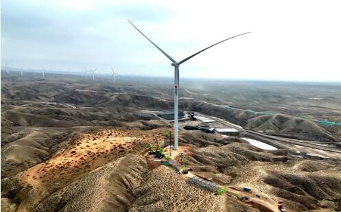 全國首個(gè)吉瓦級(jí)“沙戈荒”風(fēng)光同場(chǎng)項(xiàng)目首吊完成