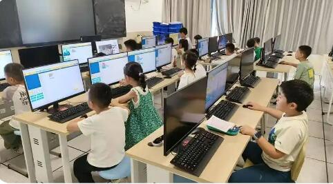 教育部基礎(chǔ)教育司負(fù)責(zé)人就《關(guān)于加強(qiáng)中小學(xué)科技教育的意見》答記者問(wèn)