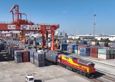 從“連線成片”到“織網(wǎng)結(jié)鏈” 中歐班列激活亞歐物流脈動(dòng) 更多“中國(guó)制造”融入全球產(chǎn)業(yè)鏈