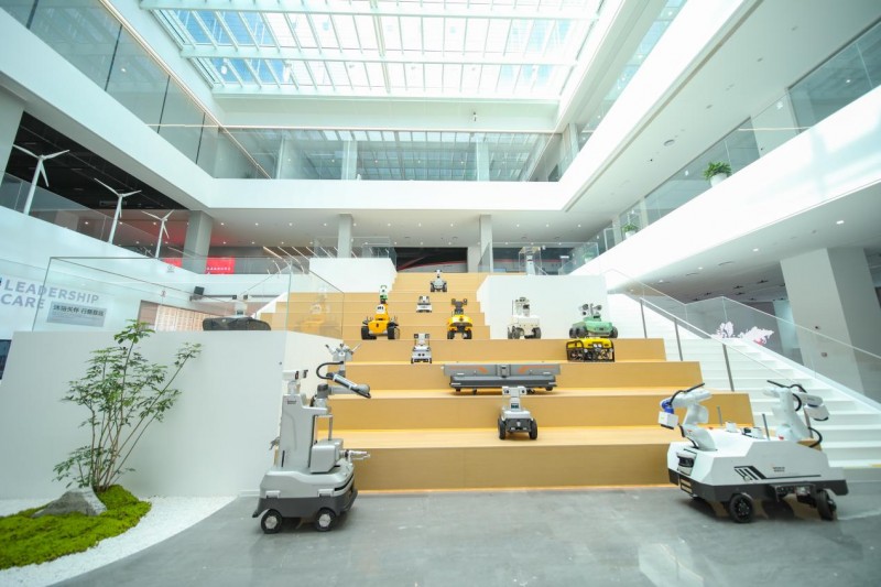 無(wú)改造適配機(jī)場(chǎng)環(huán)境，智能驅(qū)鳥(niǎo)機(jī)器人守護(hù)蕭山空港