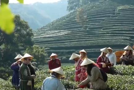 “中國游+中國購”掀熱潮 “利好舉措+優(yōu)化體驗”服務外國游客解鎖多彩中國