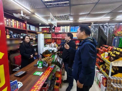 深化錯(cuò)時(shí)檢查機(jī)制應(yīng)用 筑牢轄區(qū)卷煙市場規(guī)范防線