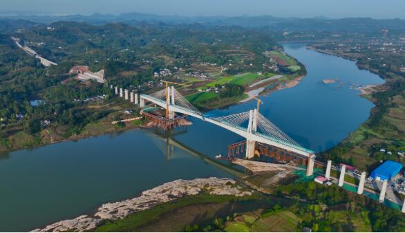 世界跨度最大成達(dá)萬(wàn)高鐵渠江特大橋成功合龍