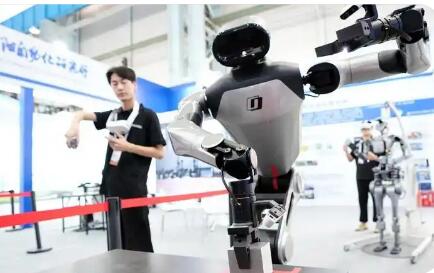 2025中國(guó)經(jīng)濟(jì)印記｜具身智能加速融入千行百業(yè)