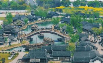 “中國(guó)第一水鄉(xiāng)”周莊：“水墨畫卷”蝶變“光影片場(chǎng)”