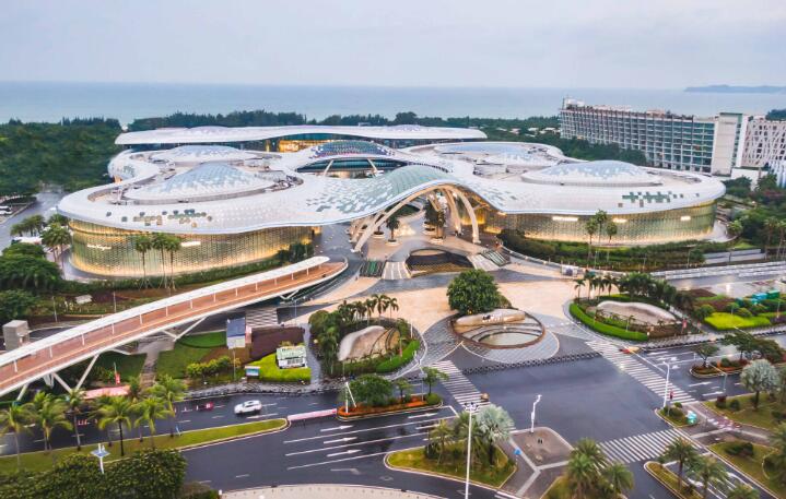 海南全島封關(guān)正式啟動(dòng) 中國(guó)旅游集團(tuán)擘畫離島免稅消費(fèi)新藍(lán)圖