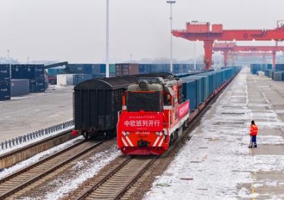 黑龍江省開行首趟國產(chǎn)汽車配件中歐班列