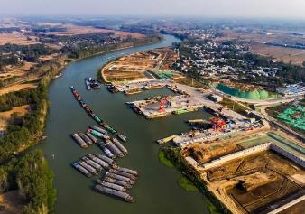 河南內(nèi)河航運(yùn)邁入“百萬(wàn)標(biāo)箱”時(shí)代 周口港中心作業(yè)區(qū)開(kāi)港