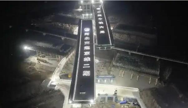 上跨京廣高鐵雙幅轉體橋順利轉體 京雄高速二期主體建成