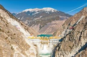 我國在建海拔最高雙曲拱壩電站 葉巴灘水電站首批機(jī)組投產(chǎn)發(fā)電