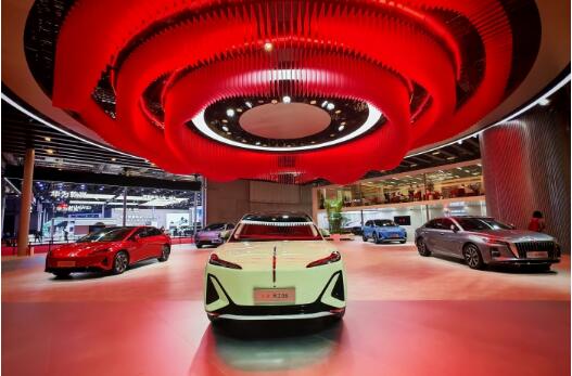 “洞見”創(chuàng)新 “紅旗”飄揚——“紅旗”品牌書寫發(fā)展新篇