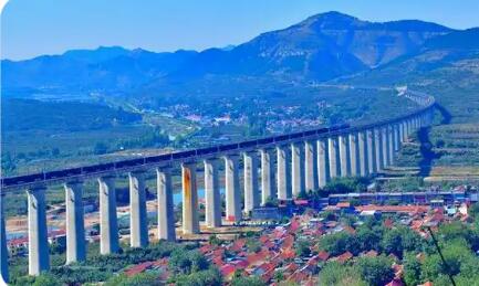 “西煤東運(yùn)”大通道瓦日鐵路再破年運(yùn)量?jī)|噸大關(guān)