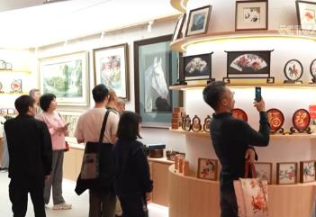 假期消費(fèi)市場(chǎng)熱潮涌動(dòng) 需求牽引供給提質(zhì)升級(jí)