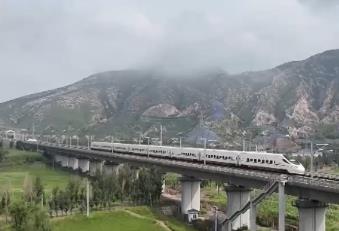 全國(guó)鐵路營(yíng)業(yè)里程達(dá)16.5萬(wàn)公里 高鐵超5萬(wàn)公里