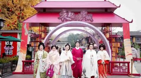 設(shè)計更精細 產(chǎn)業(yè)更完善　漢服“穿”出消費時尚