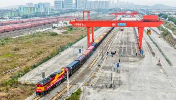 2026年首趟鐵海聯(lián)運(yùn)“重慶造”新能源汽車專列啟程