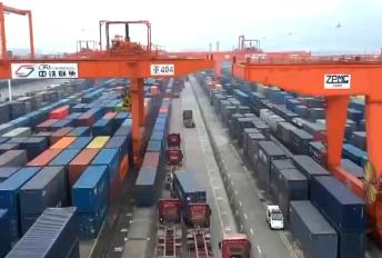 智慧暢行“水上高速公路”萬噸貨輪成“?？汀?長江經(jīng)濟(jì)帶樞紐經(jīng)濟(jì)活力澎湃