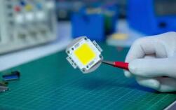 面板大廠扎堆造“芯”為哪般？